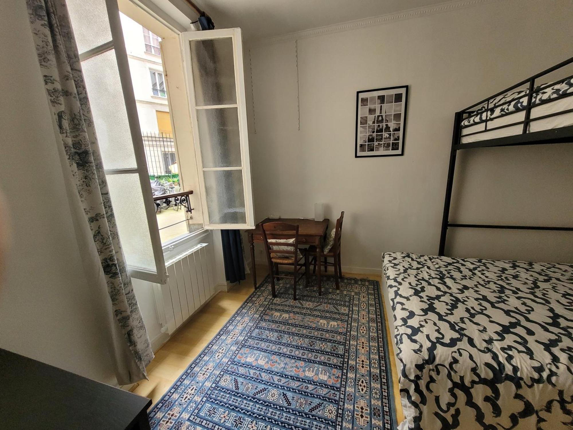 Cozy And Nice Homestay Room - Chambre D'Hote Париж Екстериор снимка